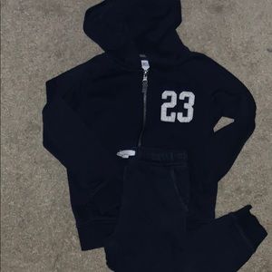 Carter’s Size 5T Sweat Outfit